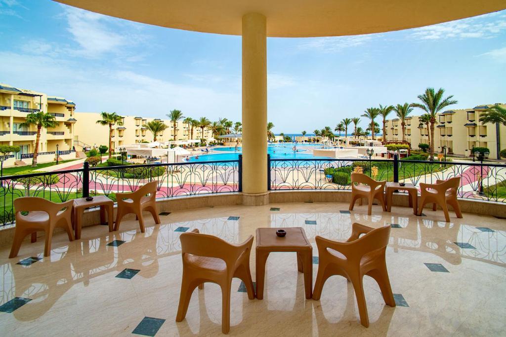Grand Oasis 